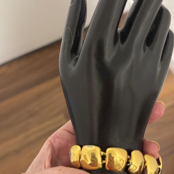 Anne Klein Signed Vintage Gold Tone Square Link Toggle Closure Bracelet. - Picture 6 of 6